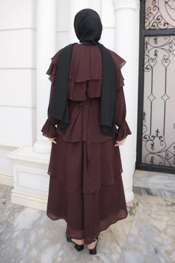 Kahverengi Yakalı Katlı Beli Lastikli Elbise