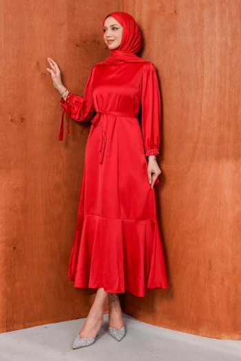 Kırmızı Taş Detaylı Eteği Volanlı Saten Abiye