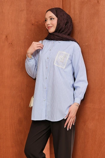 Mavi Düğmeli Çizgili Taş Detaylı Gömlek