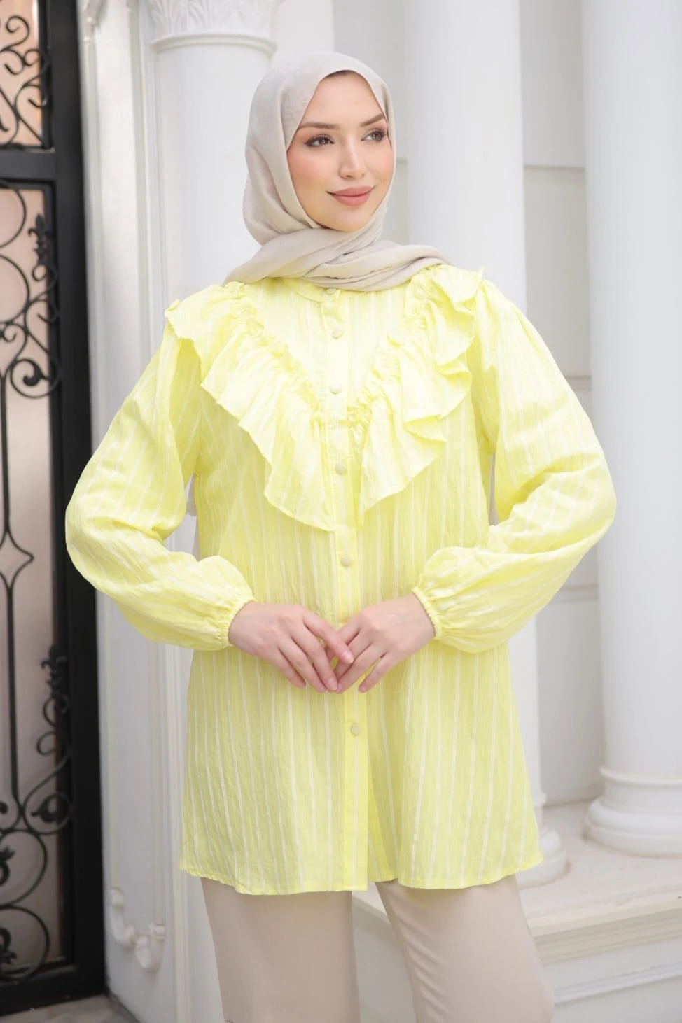 Sarı Yaka Detaylı Kol Lastikli Çizgili Gömlek