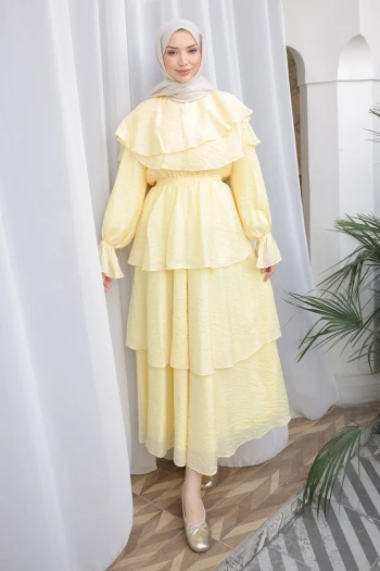 Sarı Yakalı Katlı Beli Lastikli Elbise