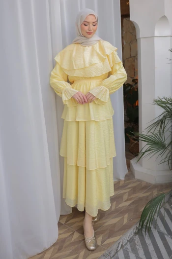 Sarı Yakalı Katlı Beli Lastikli Elbise