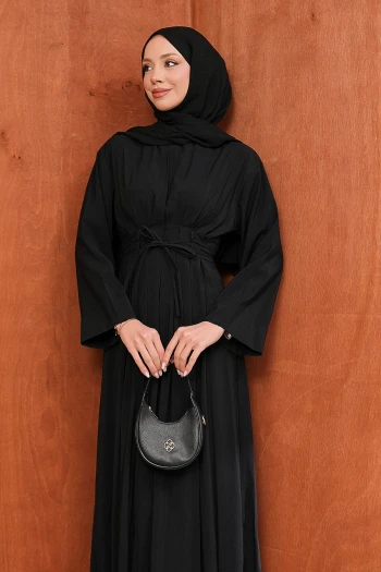 Siyah Bel Bağlamalı Piliseli Elbise