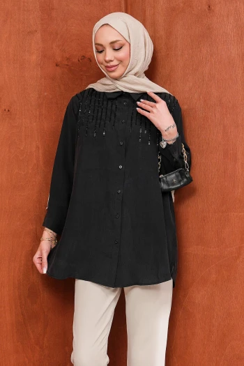 Siyah Boncuk İşlemeli Gömlek