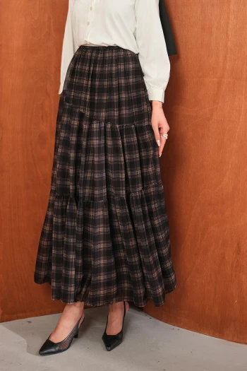 Siyah Eteği Katlı Desenli Şifon Etek