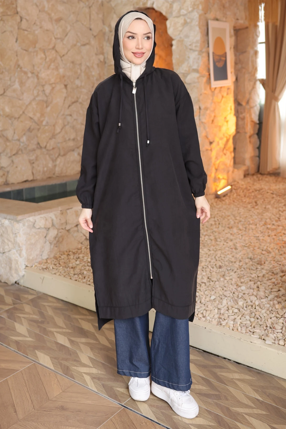 Siyah Kapüşonlu Fermuarlı Kap