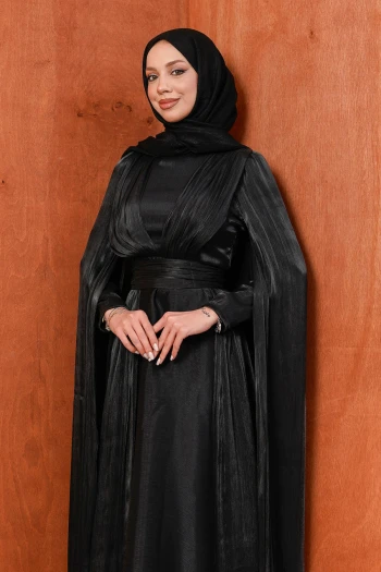 Siyah Omuz Detaylı Drapeli Abiye