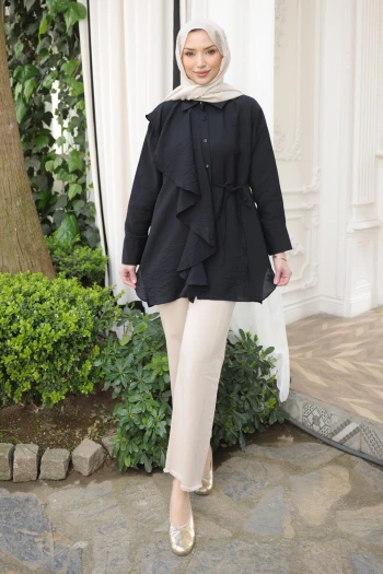 Siyah Önü Fırfır Detaylı Gömlek