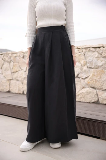 Siyah Pileli Bol Paça Pantolon