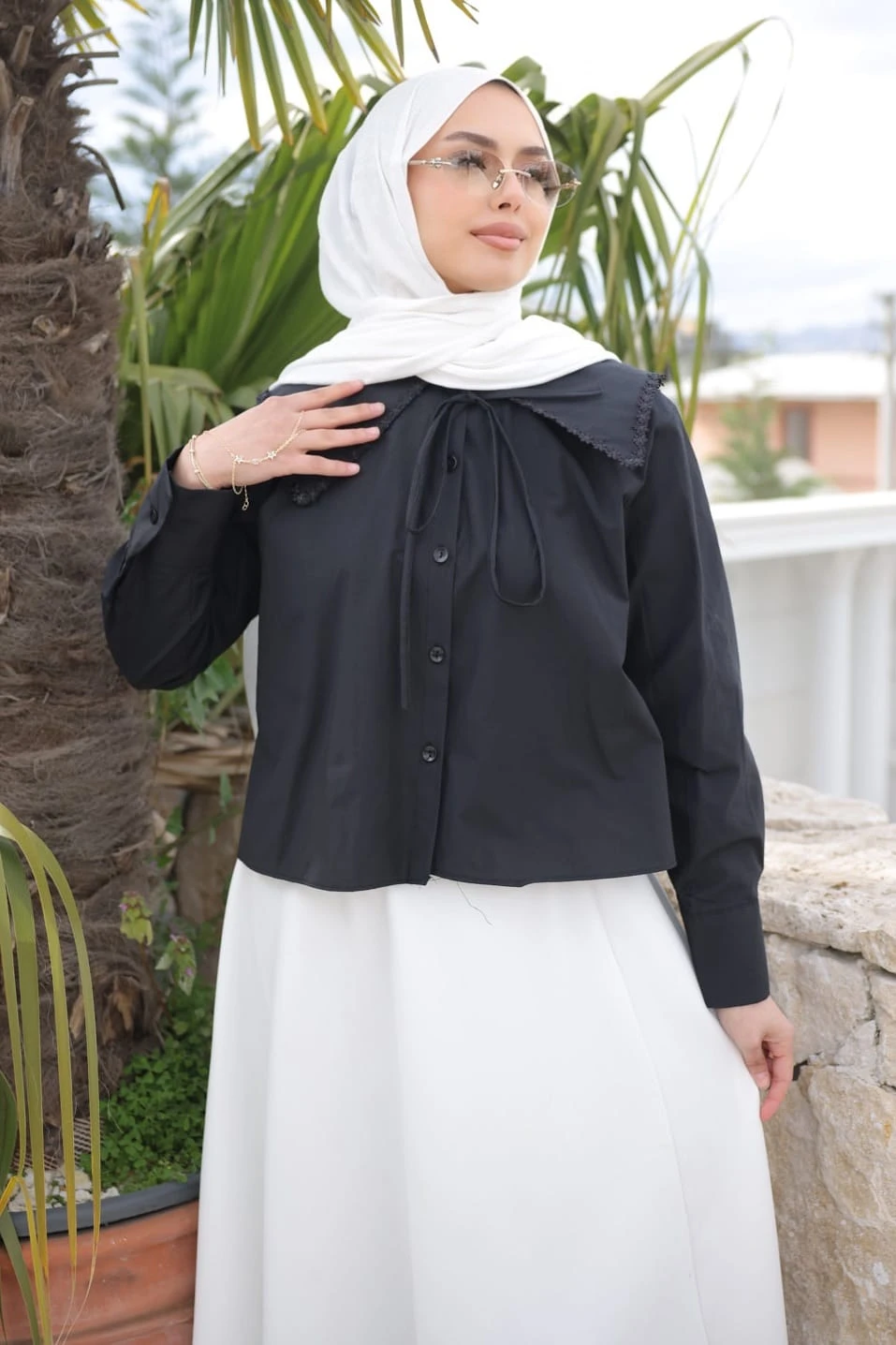 Siyah Yaka Dantelli Poplin Gömlek