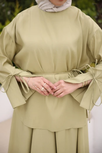 Yağ Yeşili Bağcık Detaylı Etekli Takım