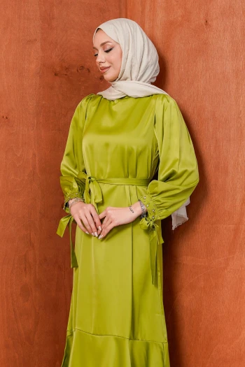 Yağ Yeşili Taş Detaylı Eteği Volanlı Saten Abiye