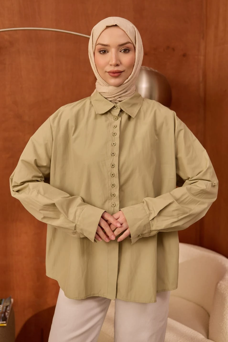 Yeşil Düğmeli Asimetrik Kesim Terikoton Gömlek