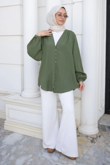 Yeşil V Yaka Düğmeli Gömlek
