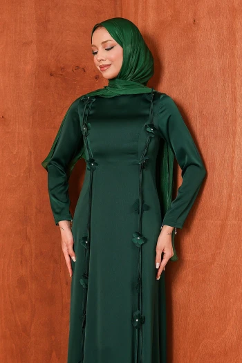 Zümrüt Yeşili Çiçek Detaylı Saten Abiye