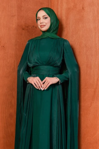 Zümrüt Yeşili Omuz Detaylı Drapeli Abiye