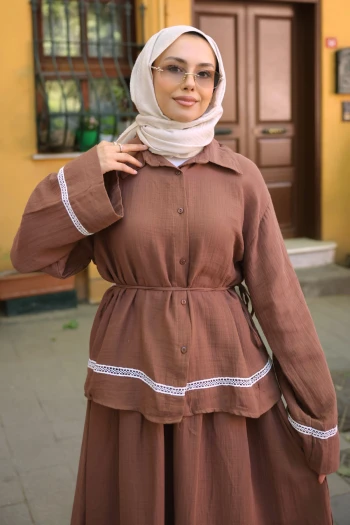 Kahverengi Gömlek Etekli Müslin Takım