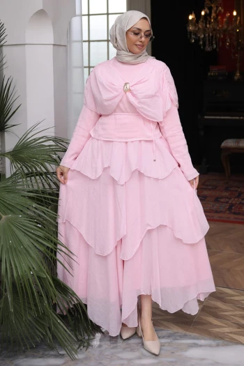 Pembe Bronşlu Omuz Pelerinli Eteği Katlı Takım