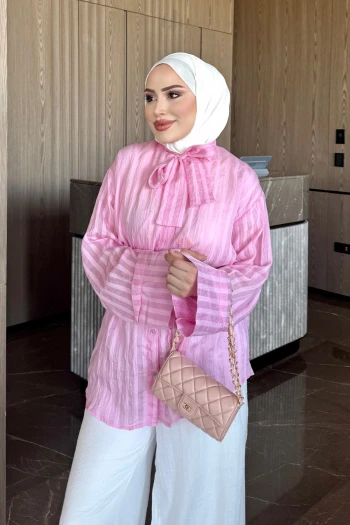 Pembe Yaka Bağlamalı Çizgili Gömlek