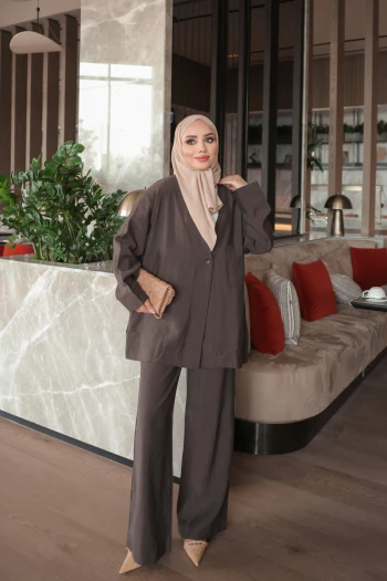 Kahverengi Düğmeli Ceket Pantolonlu Takım