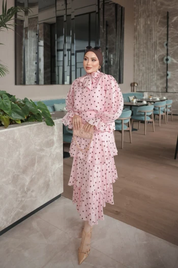 Pembe Eteği Katlı Puantiyeli Takım