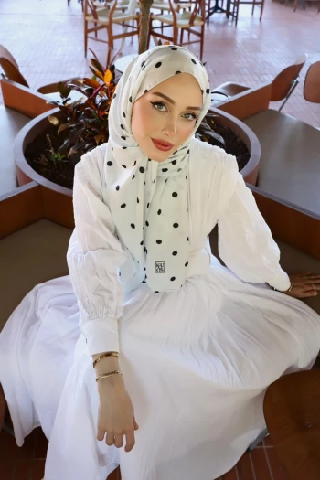 Ekru Aqua Puantiyeli Soft Şal