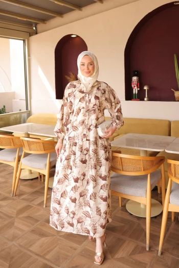 Kahverengi Yarım Düğmeli Kol Lastikli Desenli  Elbise