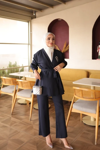 Lacivert Yaka Bronş Detaylı  Tunik Pantolonlu Takım