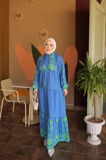 Saks Mavi Yarım Düğmeli Kol Lastikli Eteği Katlı Viskon Elbise
