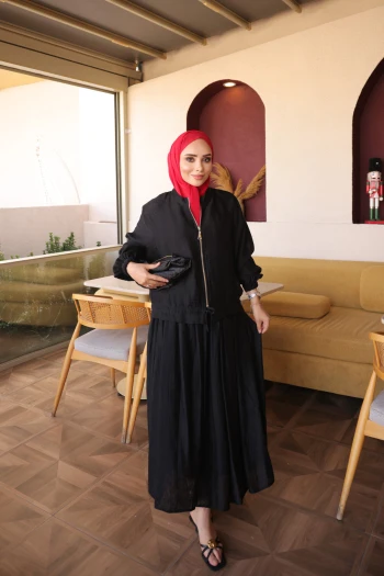 Siyah Büzgü Bel Detaylı Fermuarlı Gömlek Etekli Takım