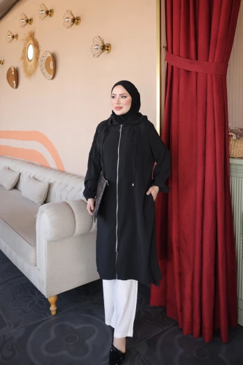 Siyah Kol Lastikli Fermuarlı Kap