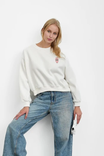 Ekru Bisiklet Yaka Nakışlı Üç İplik Kısa Oversize Sweat