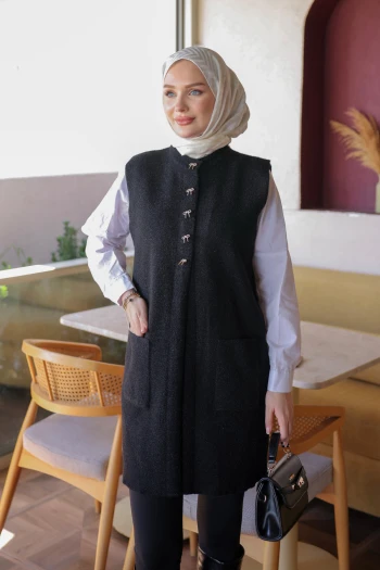 Siyah Fiyonk Düğmeli Keçe Yelek