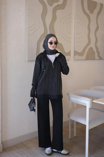 Siyah Kapüşonlu Tunik Pantolonlu Taşlı Triko Takım