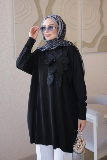 Siyah Soğuk İplik Çiçek Detaylı Triko Tunik