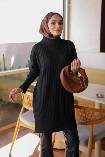 Siyah Soğuk İplik Kol Düğmeli Triko Tunik