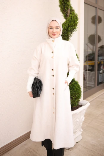Ekru Düğmeli Angora Kaban