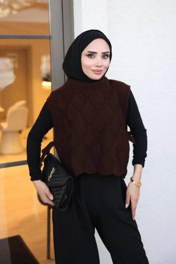 Kahverengi Yanları Bağlamalı Ajurlu Triko Süveter