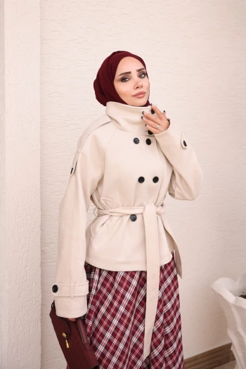 Krem Dik Yaka Astarlı Kısa Kaşe Kaban