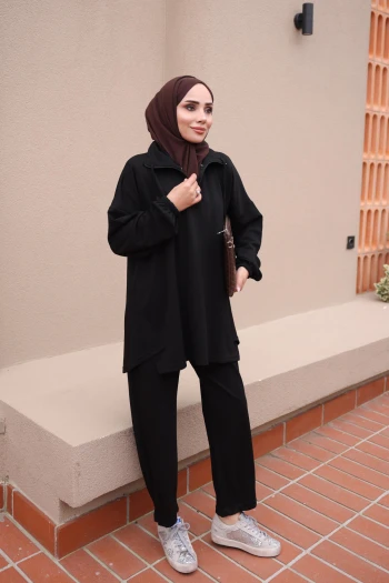 Siyah Yaka Fermuarlı Tunik Pantolonlu Takım