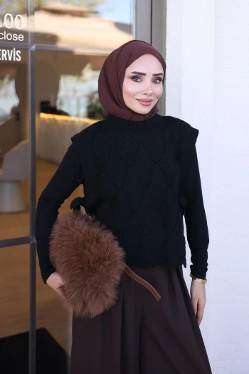 Siyah Yanları Bağlamalı Ajurlu Triko Süveter