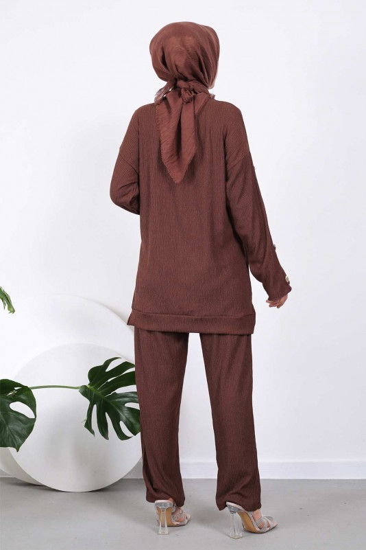 Kahverengi Kolyeli Kolları Düğmeli Tunik Pantolon Takım