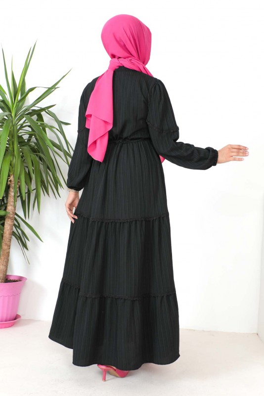 Siyah Bel Büzgülü Güpürlü Elbise