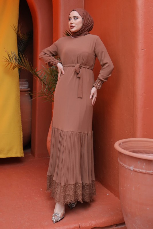 Camel Taşlı Piliseli Güpürlü Şifon Elbise