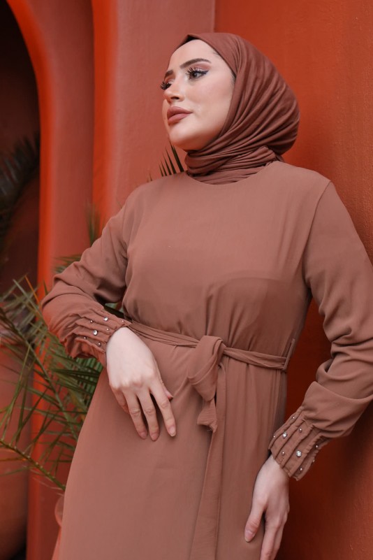 Camel Taşlı Piliseli Güpürlü Şifon Elbise