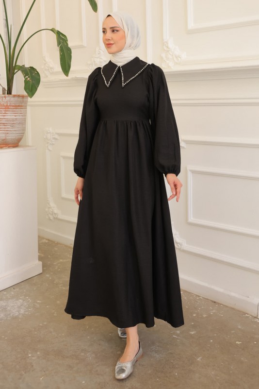 Siyah Kol Lastikli Yaka İncili Elbise