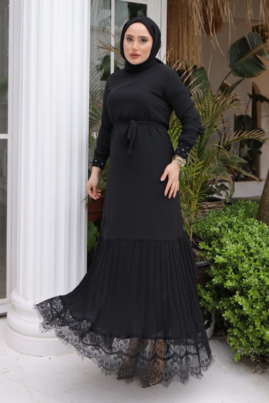 Siyah Taşlı Piliseli Güpürlü Şifon Elbise