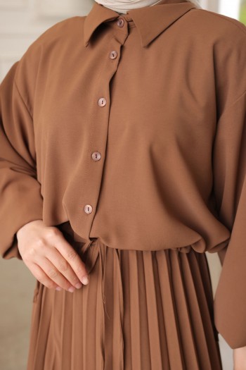Kahverengi Kol Bel Detaylı Bluz Piliseli Etek Takım